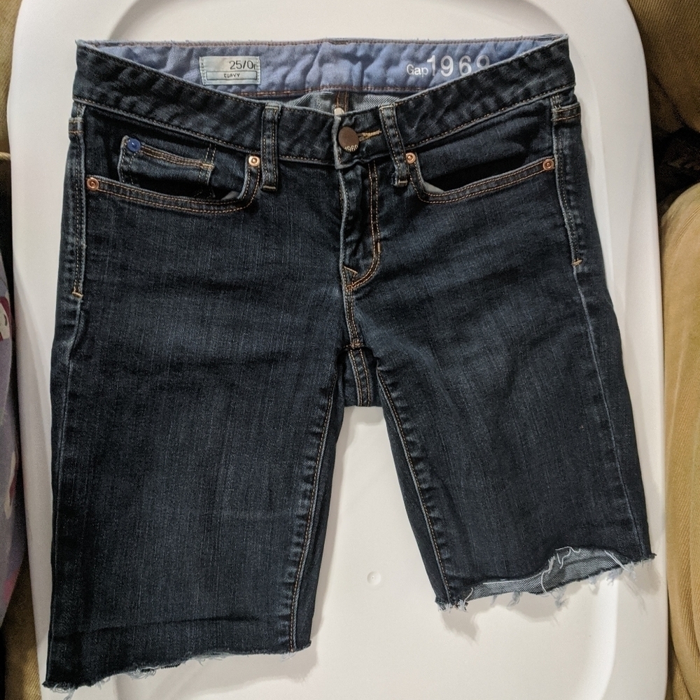 GAP 1969 Curvy Cut Off Shorts - Size 25/0 - DIY